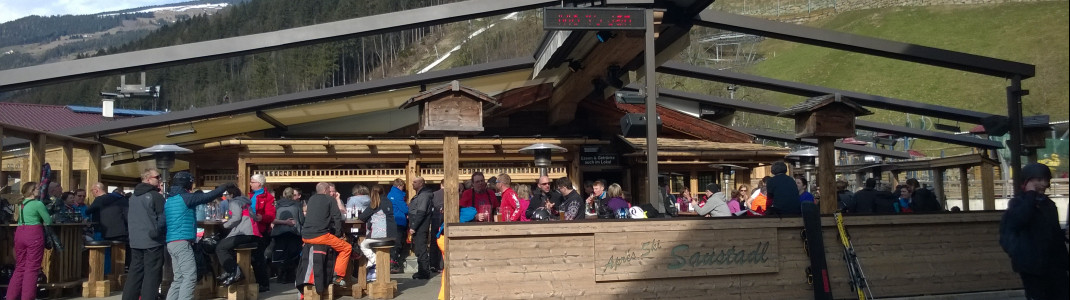Sonne tanken nach dem Skifahren im Saustadl