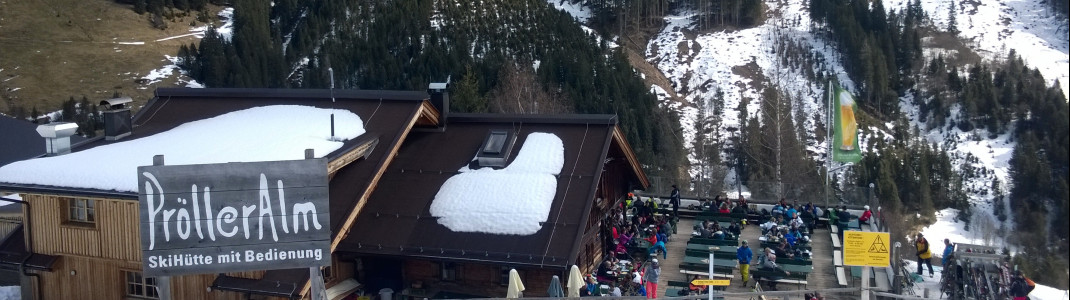 Auch die Prölleralm an der schwarzen Piste Nr. 36 bietet seinen Gästen eine schöne Sonnenterasse.