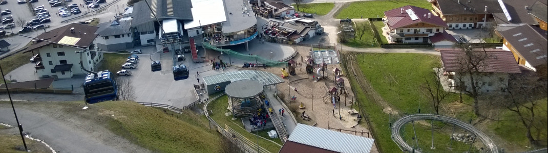 Kinderspielplatz und Sommerrodelbahn an der Talstation in Zell am Ziller