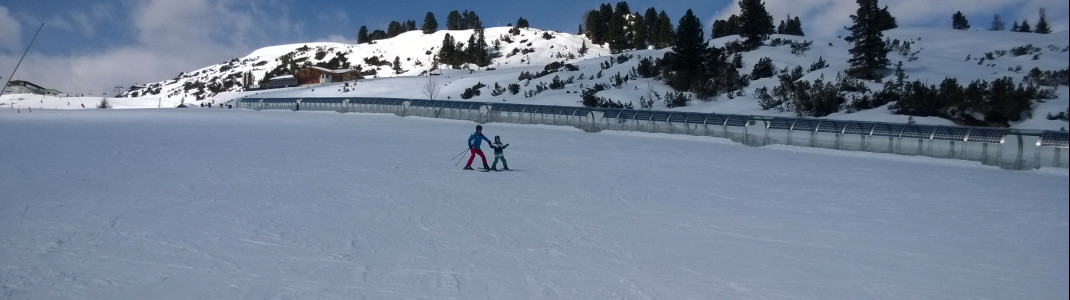 Kinderland mit Zauberteppichlift an der Bergstation der Isskogelbahn