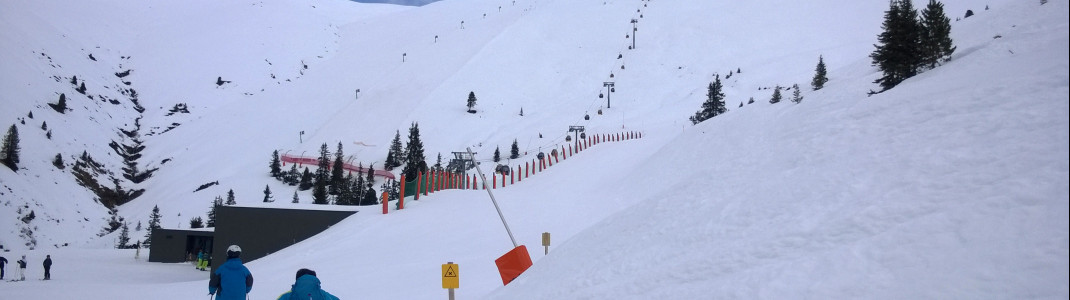 Blick auf die schwarze Piste Nr. 42 am Falschbachlift