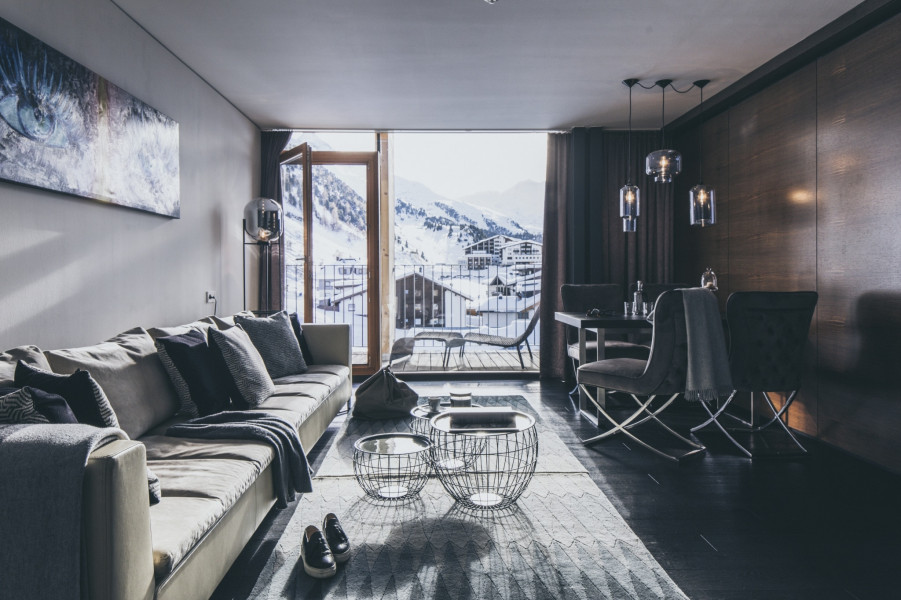 Die elegant eingerichteten Zimmer bieten dir eine einmalige Aussicht auf die Ötztaler Alpen.