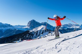 Jeder Skifahrer sollte zumindest einmal im Leben die legendäre Skirunde &#34;Sella Ronda&#34; in Val Gardena Gröden fahren.