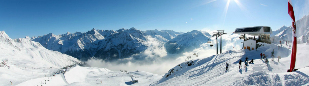 In Sölden haben Skifahrer vom Giggijoch aus einen sagenhaften Ausblick auf die Tiroler Bergwelt.