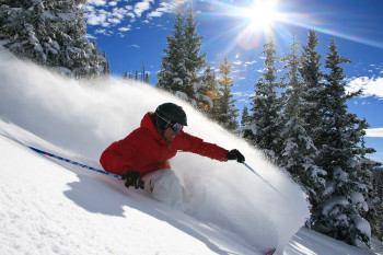 Den wohl besten Champagne Powder der Welt finden Skifahrer in den legendären Back Bowls in Vail.