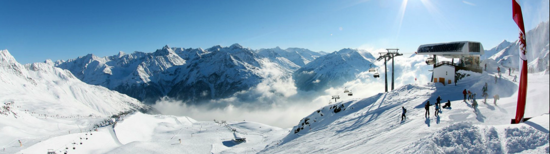 In Sölden haben Skifahrer vom Giggijoch aus einen sagenhaften Ausblick auf die Tiroler Bergwelt.