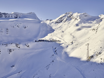Sölden's two glaciers promise good snow conditions from September to May.