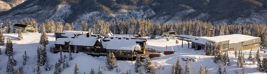 Am Gipfel des Aspen Mountain kannst du "Yoga für Skifahrer" genießen.