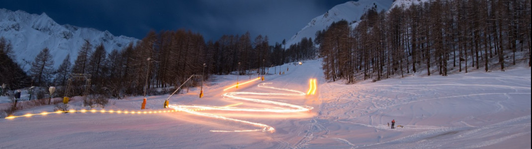 Bei der Ski-Show Samnaun zeigen die örtlichen Skilehrer beeindruckende Variationen des Ski-Sports.