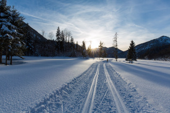 Idyllische Ruhe und Erholung inmitten der faszinierenden winterlichen Natur - das erwartet dich auf der 3-Seen-Loipe.