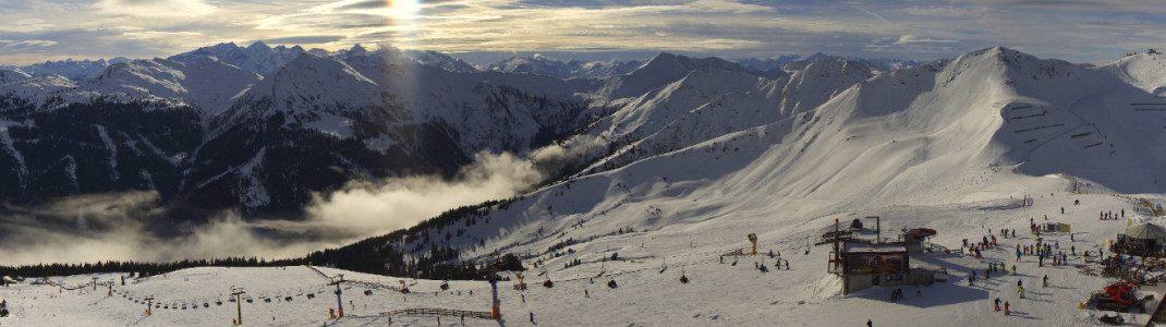 Toller Blick am Freitag von der Bergstation des Schattberg X-press II (2.010m) in Saalbach. (Webcambild vom 5.1.18)