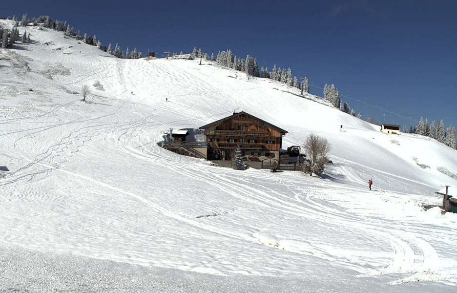 Am Sudelfeld liegt auch Ende März noch jede Menge Schnee im Skigebiet. (Webcambild vom 23.3.)