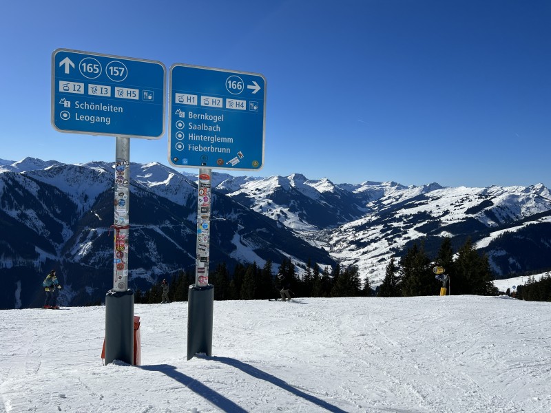 Mit der Ski Alpin Card kannst du mehr als 400 Pistenkilometer nutzen.