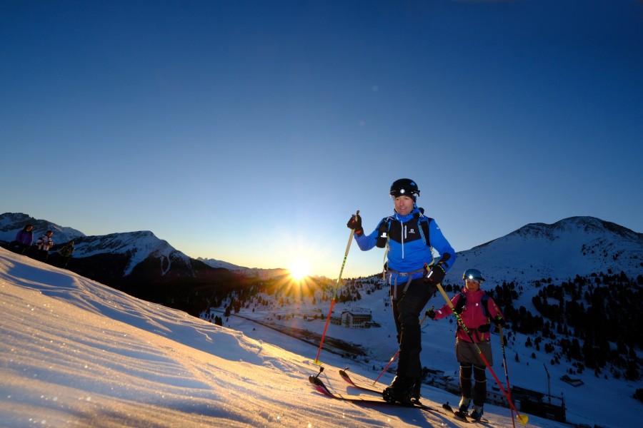 Skitourengehen mit perfekten Blick auf die Dolomiten Winterwelt.