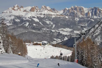 Dank der frühen Schneefälle waren die Pisten im Skigebiet Alpe Lusia/San Pellegrino zum Saisonstart bestens präpariert.