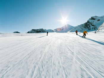 Mit der WinterCARD winken dir fünf Monate Skivergnügen zum unschlagbaren Preis.