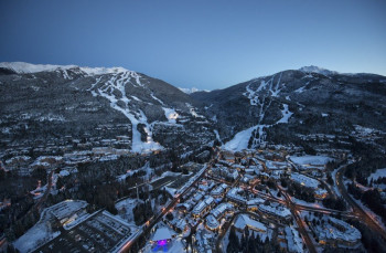 Blick auf Blackcomb Mountain und Whistler Mountain - sie bilden zusammen das Skigebiet Whistler Blackcomb.