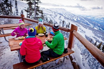 Skifahren, Snowtubing oder einfach nur die Aussicht genießen... In Whistler sind die Möglichkeiten für Outdoor-Begeisterte nahezu unbegrenzt.