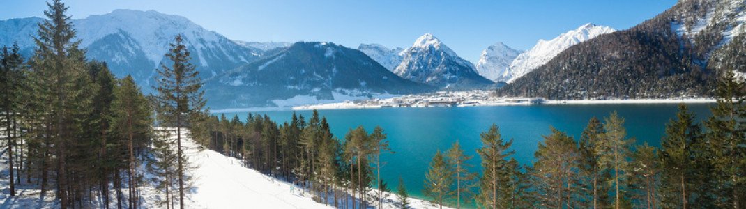 Der Achensee glänzt auch im Winter durch ein eindrucksvolles Panorama