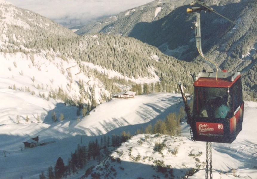 Die alte Schwarzwandgondel beförderte jahrzehntelang Skifahrer und Wanderer auf das Hochplateau.