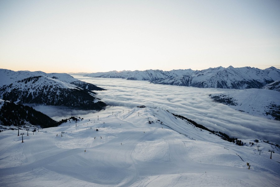 Die Zillertal Arena bietet traumhafte Ausblicke beim Skifahren.