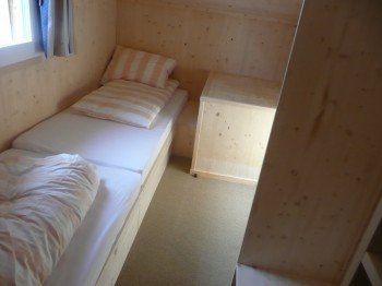 2nd bedroom with 2 single beds and storage