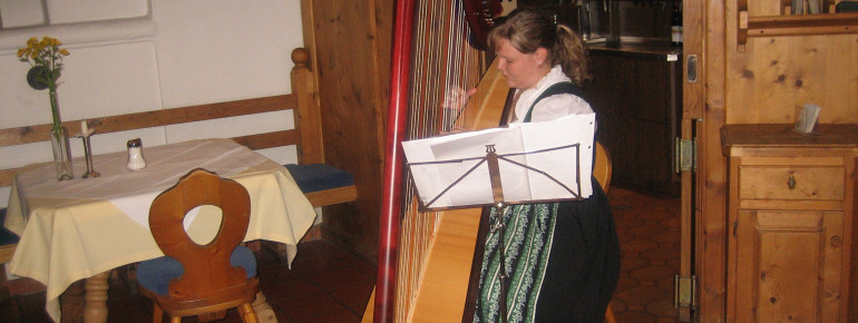 Julia mit der Harfe