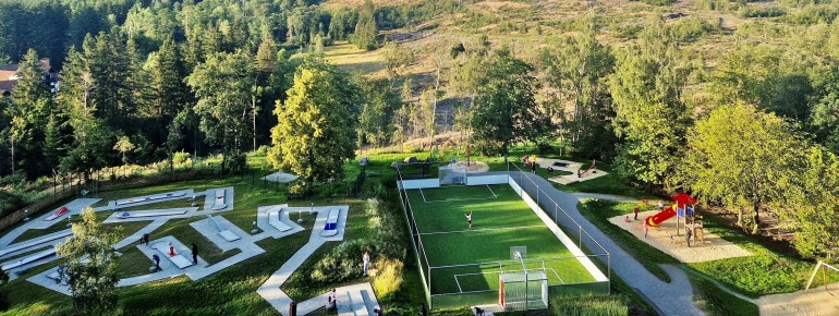 Minigolf, Fußballfeld und Spielplatz