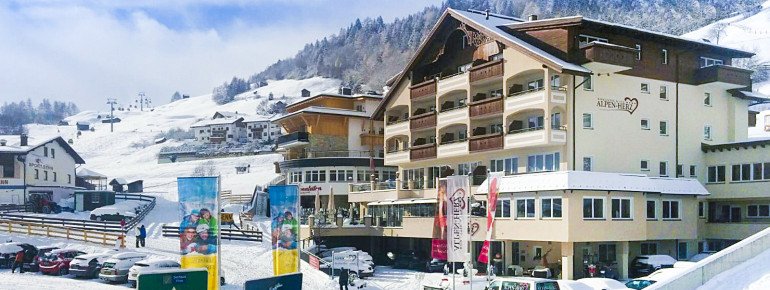 Romantik & Spa Alpen-Herz LadisDirekt neben der Seilbahnstation und Skipiste!