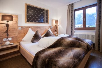 Schlafzimmer FeWo Tirol Alpin