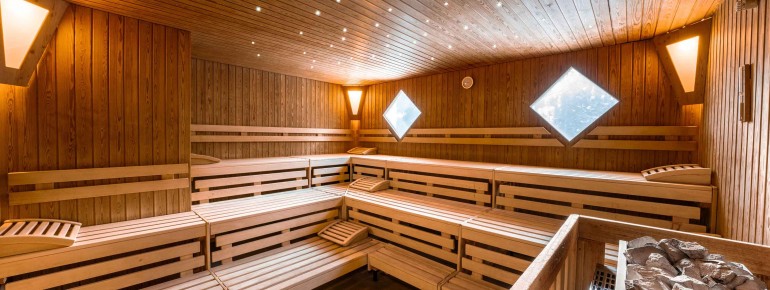 Intensive Wärme bieten eine 90°- und 60°-Sauna.