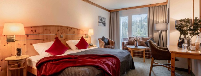 Das Hotel bietet 134 alpine, komfortable Zimmer in vier Kategorien.