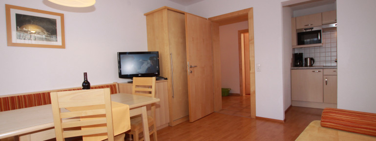 Apartment 2: Wohnraum