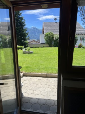 Appartement Bergblick 3: Südseitiger Ausgang zum Garten :)