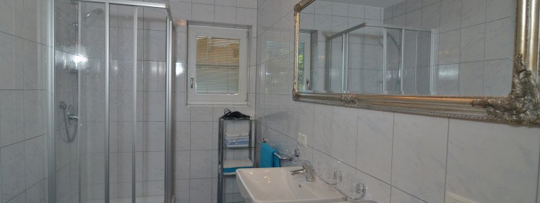 großes Badezimmer