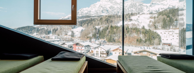 Ausblick in die Bergwelt im Ruheraum Steinbergkino