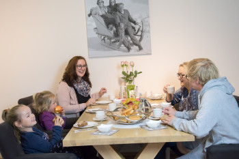 Familienzeit im Apartment