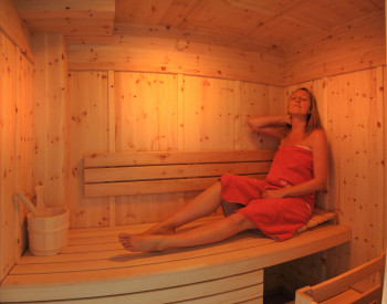 kleine aber feine Zirbenholz-Sauna