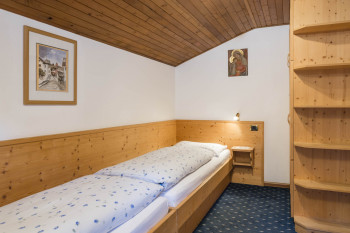 Zweibettzimmer im Apartment ULLI für 2-4 Personen in der Cesa Rabanser in St.Ulrich/Gröden