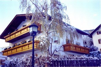 Winteransicht Cesa Rabanser Apartments in Gröden St.Ulrich Dolomiten