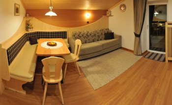 Wohnzimmer Apartment NADIA in Cesa Rabanser in St.Ulrich-Gröden in den Dolomiten Italien