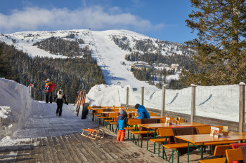 Alp.In Restaurant - Terrasse mit direktem Zugang zur Skipiste