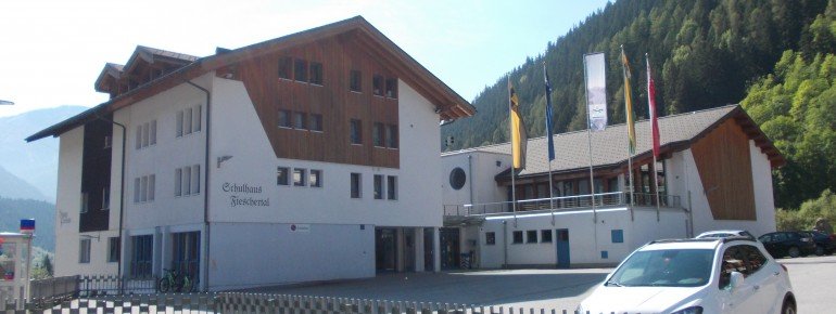 Ferienhaus mit Turnhalle