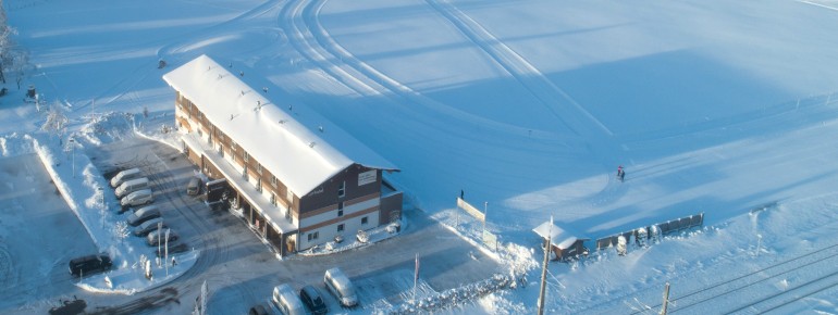 Das Fairhotel liegt direkt an den Langlaufloipen von Hochfilzen.