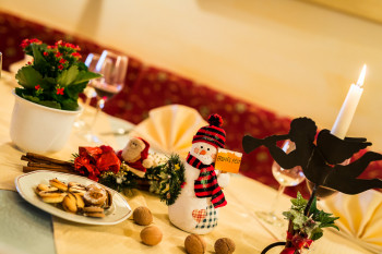 Weiße Weihnachten - der Kindheitstraum. Radstadt bietet ein schönes Weihnachtsrahmenprogramm; gemütliche Einkehr und ein feines Weihnachtsmenü