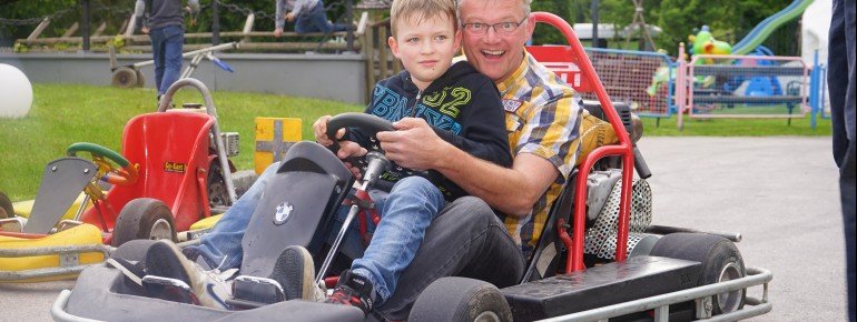 Gokart fahren am Parkplatz