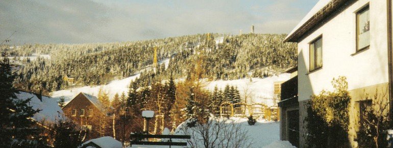 Die Pisten und Lifte des Skigebiets Oberwiesenthal befinden sich in Sichtweite der Ferienwohnung