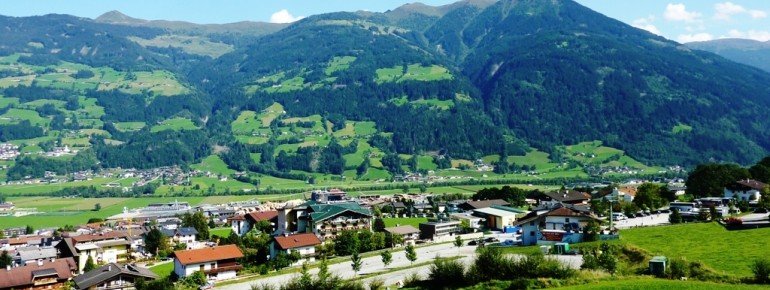 - AUSBLICK VON DER TERRASSE IM SOMMER -