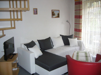 FEWG No. 2 : Sofa umwandelbar in Schlaftstelle (im Wohnzimmer)