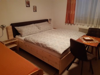 Zirbenbett im 3-Bettzimmer